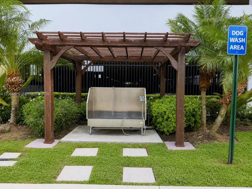 14951 Royal Oaks Ln #1501 North Miami, FL 33181