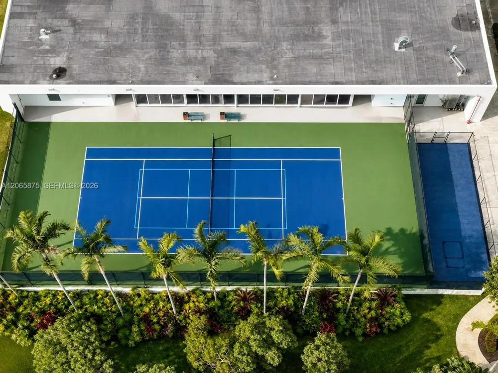 14951 Royal Oaks Ln #1501 North Miami, FL 33181