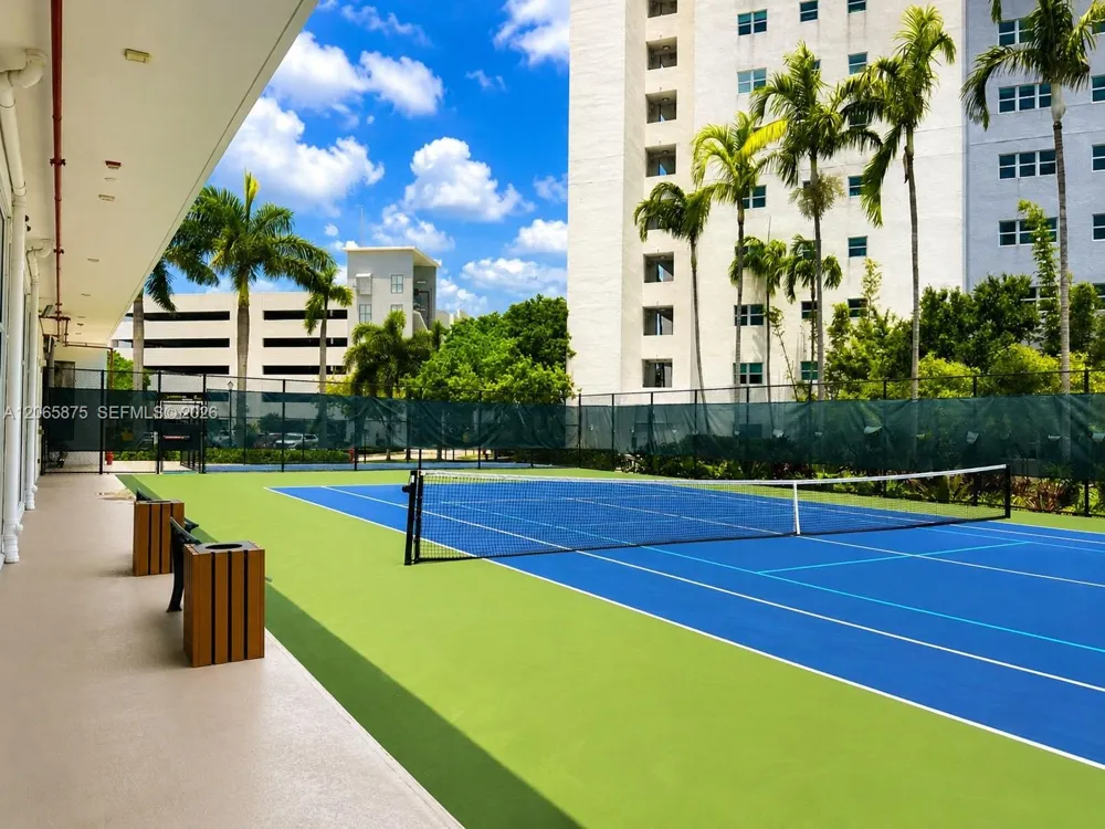 14951 Royal Oaks Ln #1501 North Miami, FL 33181