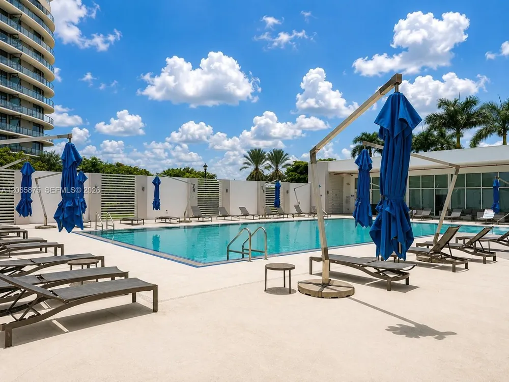 14951 Royal Oaks Ln #1501 North Miami, FL 33181