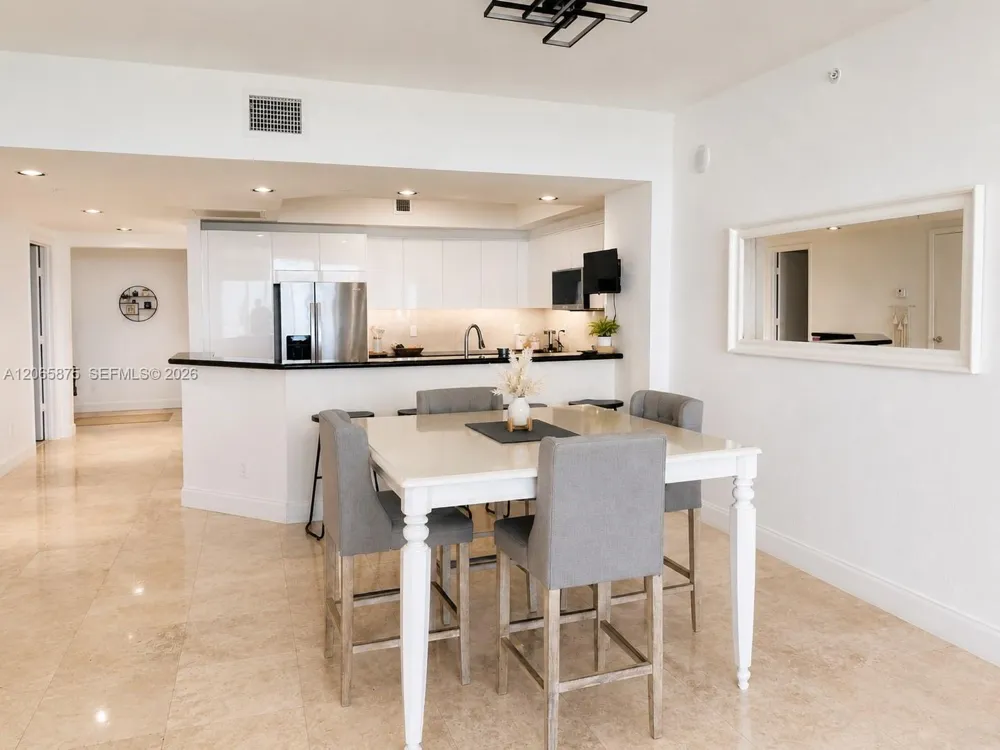 14951 Royal Oaks Ln #1501 North Miami, FL 33181