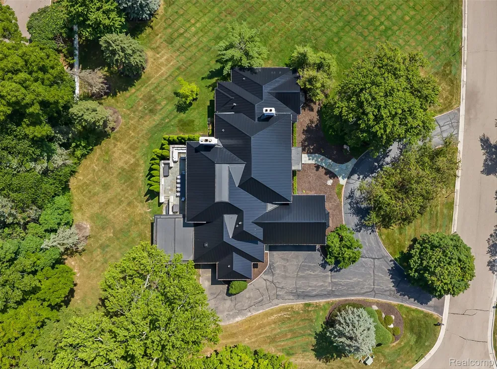 14 Beresford Court Bloomfield Charter Township, MI 48304