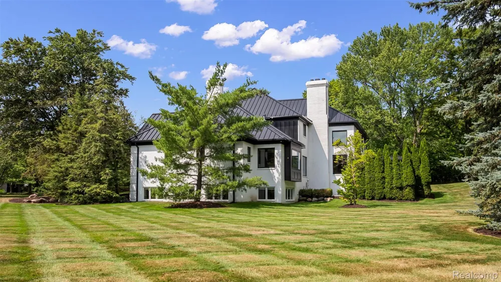 14 Beresford Court Bloomfield Charter Township, MI 48304