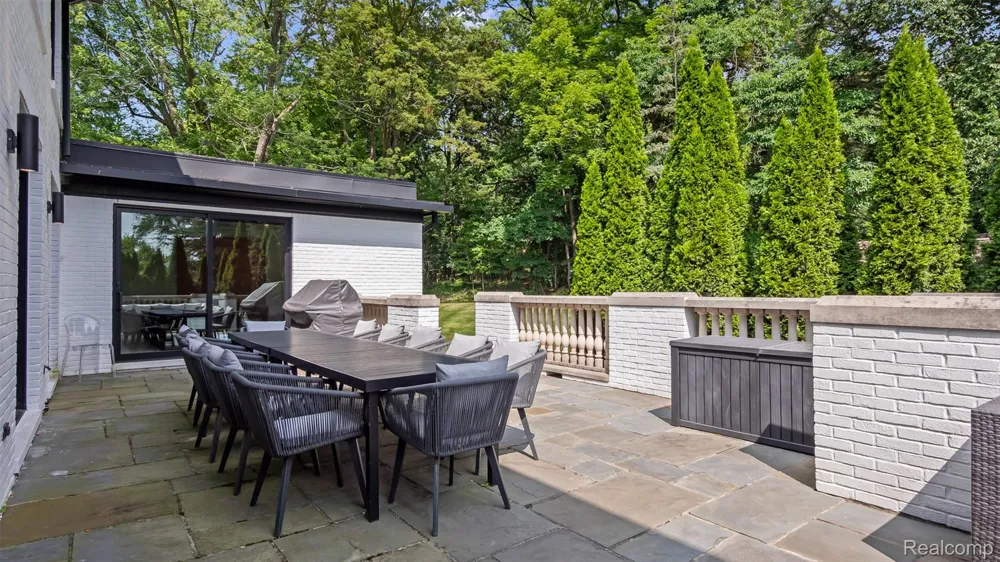 14 Beresford Court Bloomfield Charter Township, MI 48304