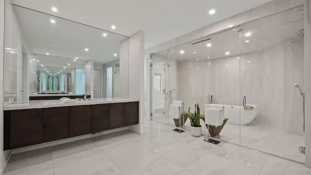 14 Beresford Court Bloomfield Charter Township, MI 48304