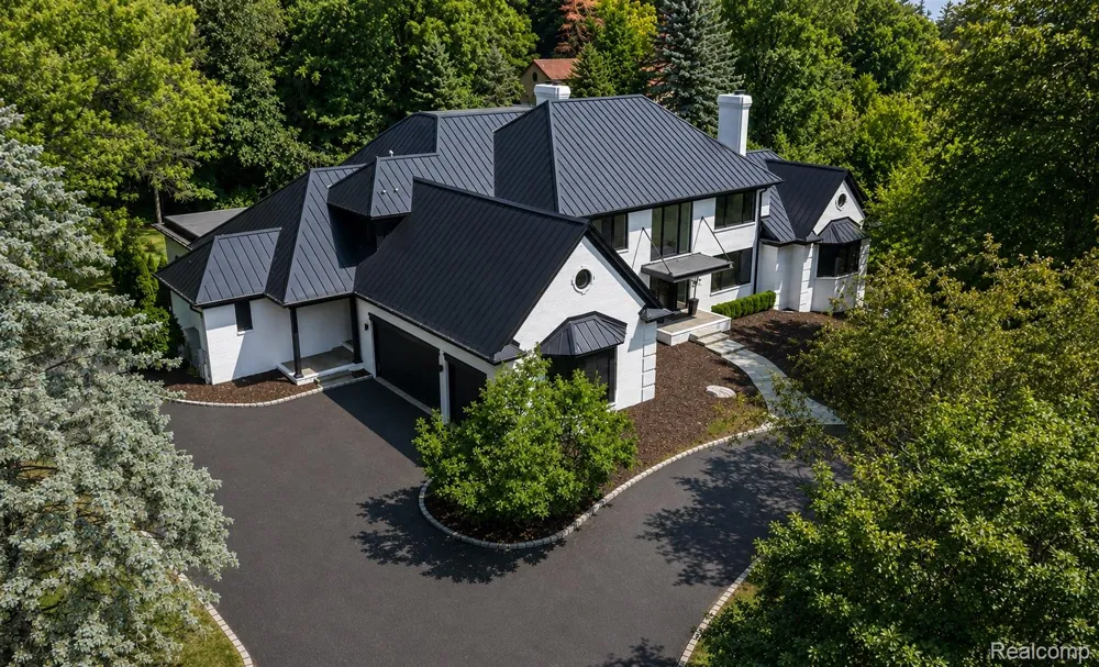 14 Beresford Court Bloomfield Charter Township, MI 48304