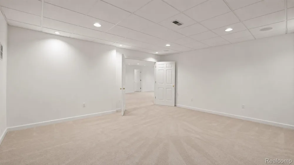 14 Beresford Court Bloomfield Charter Township, MI 48304