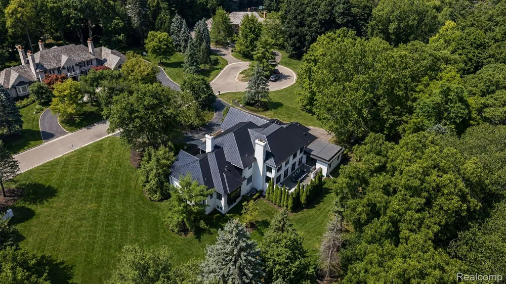 14 Beresford Court Bloomfield Charter Township, MI 48304
