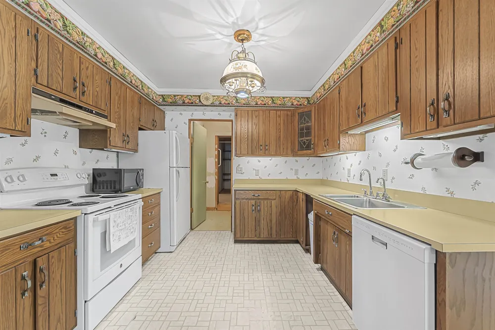 737 S Stony Point Road Suttons Bay Township, MI 49682