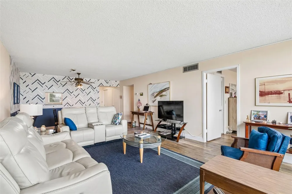 7465 BAY ISLAND DRIVE S #313 South Pasadena, FL 33707