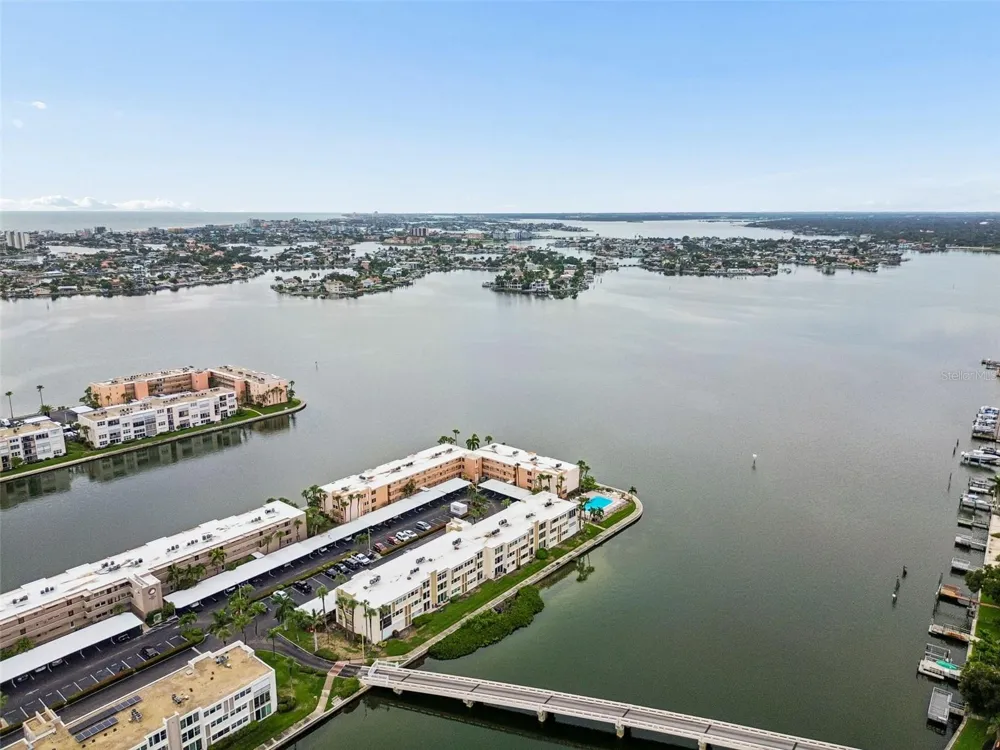 7465 BAY ISLAND DRIVE S #313 South Pasadena, FL 33707