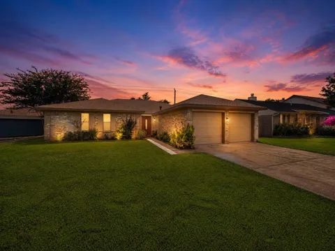 39 Oak Harbor Drive