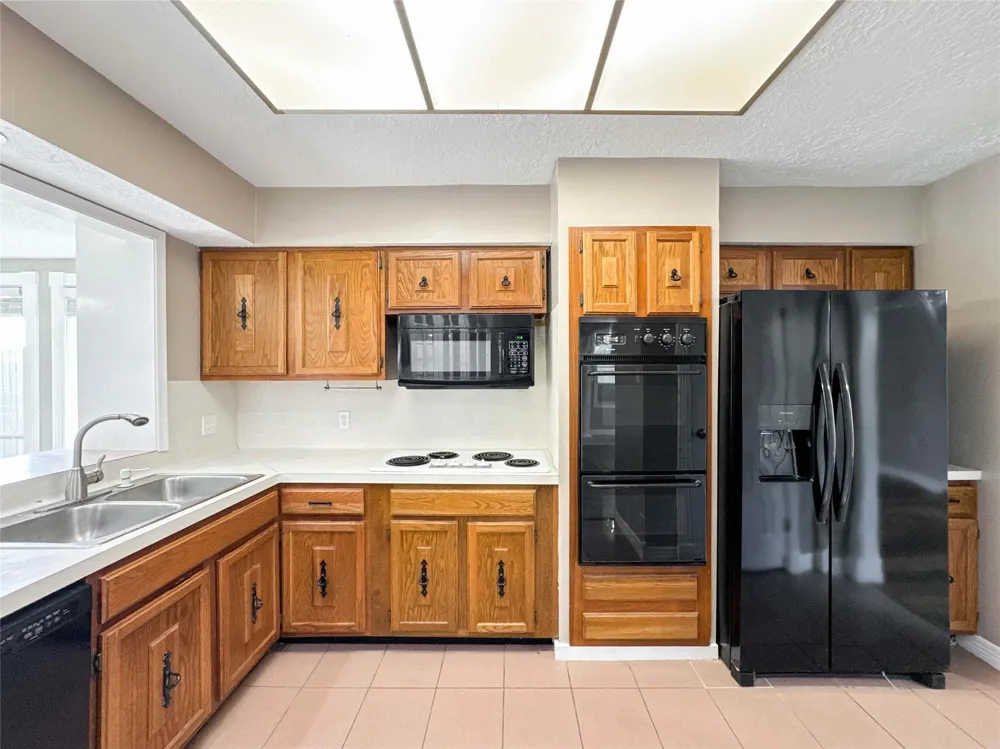 39 Oak Harbor Drive Houston, TX 77062