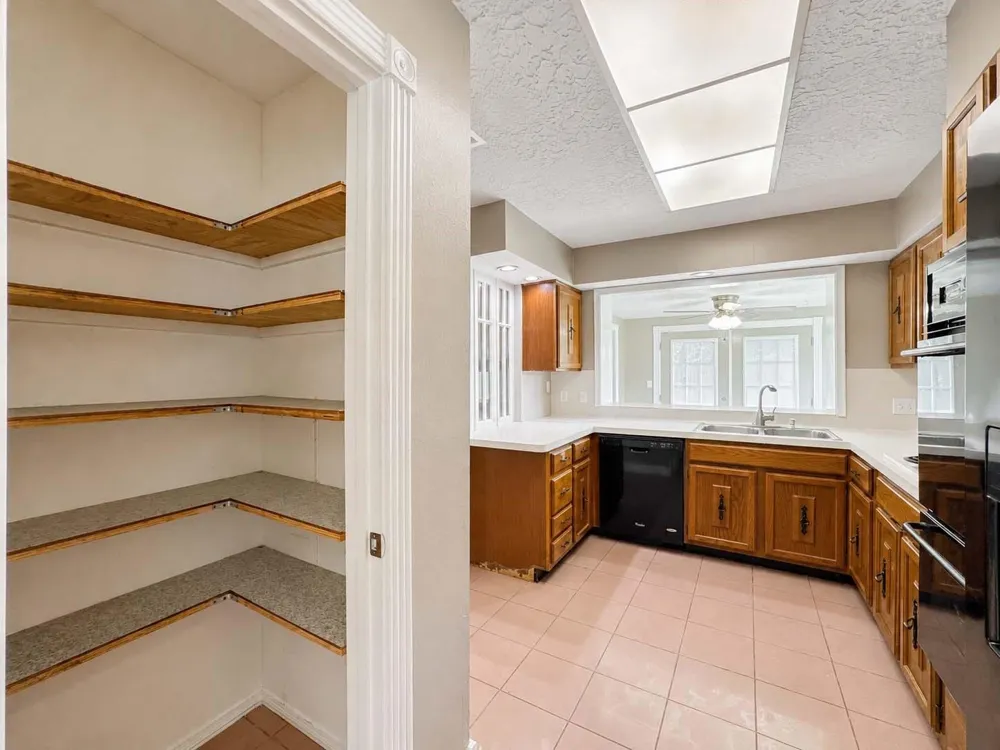 39 Oak Harbor Drive Houston, TX 77062