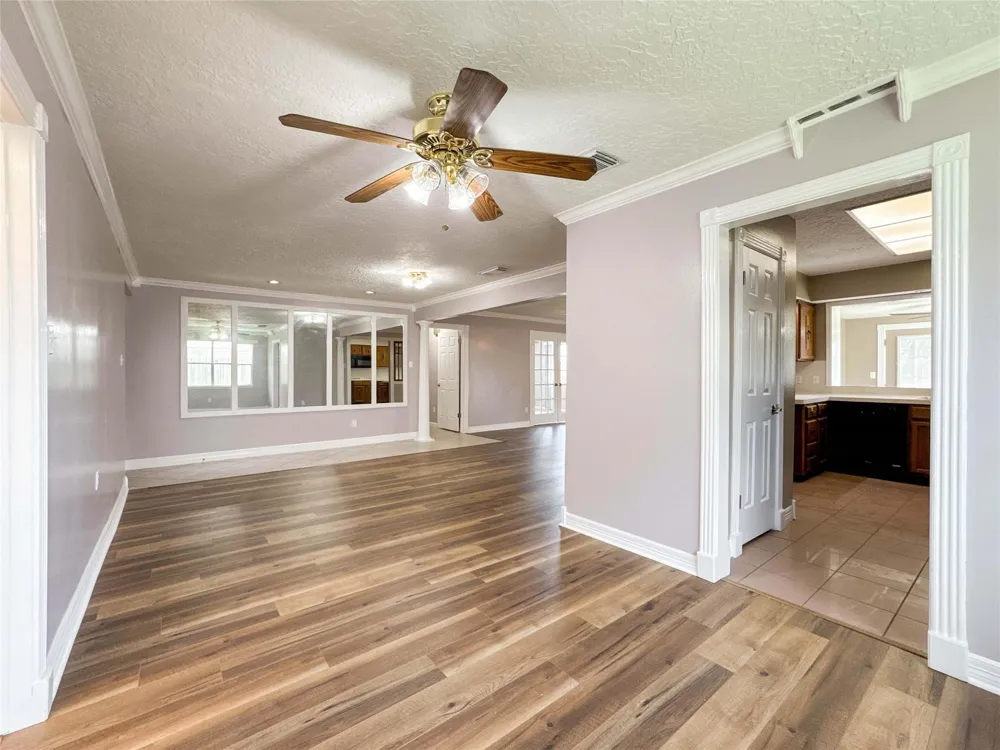 39 Oak Harbor Drive Houston, TX 77062
