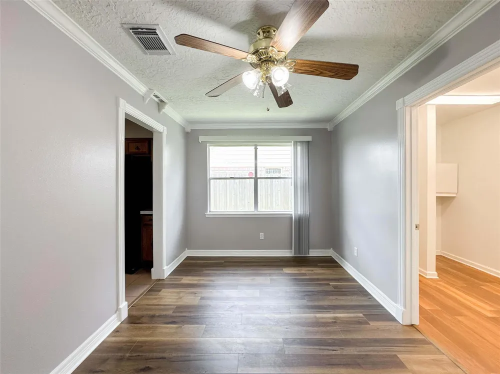 39 Oak Harbor Drive Houston, TX 77062