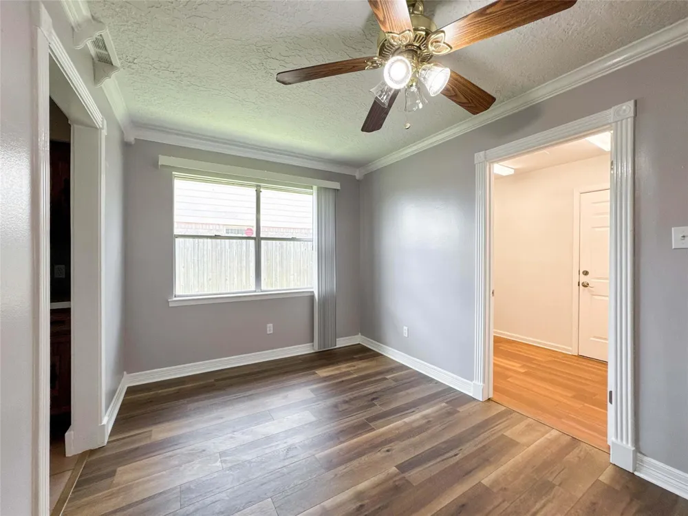 39 Oak Harbor Drive Houston, TX 77062