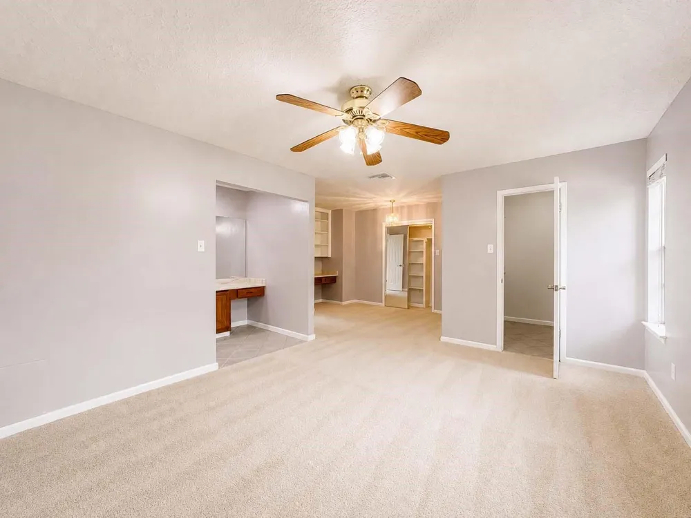 39 Oak Harbor Drive Houston, TX 77062