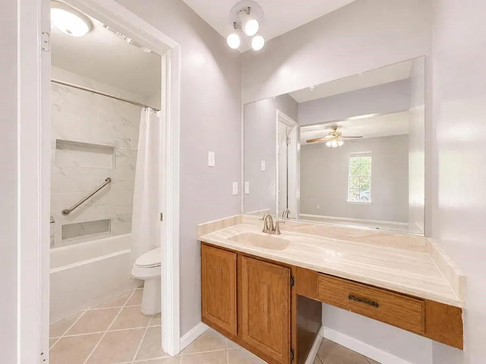 39 Oak Harbor Drive Houston, TX 77062