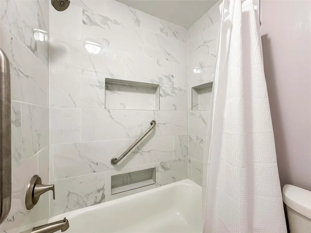 39 Oak Harbor Drive Houston, TX 77062