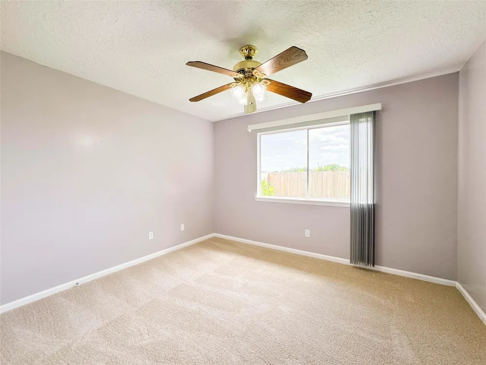 39 Oak Harbor Drive Houston, TX 77062