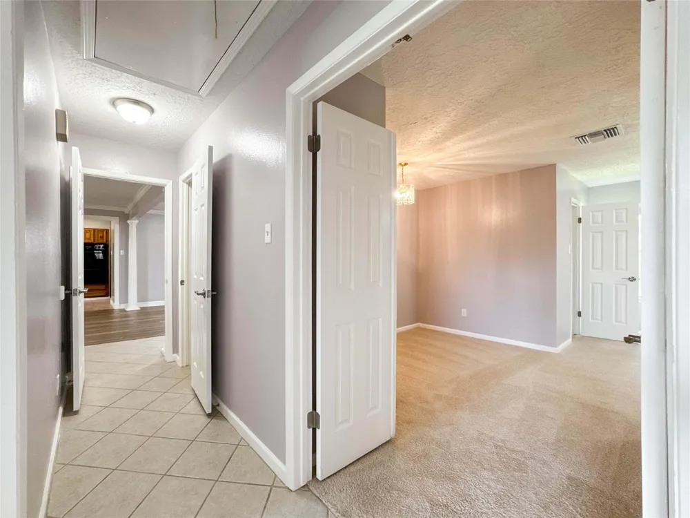 39 Oak Harbor Drive Houston, TX 77062
