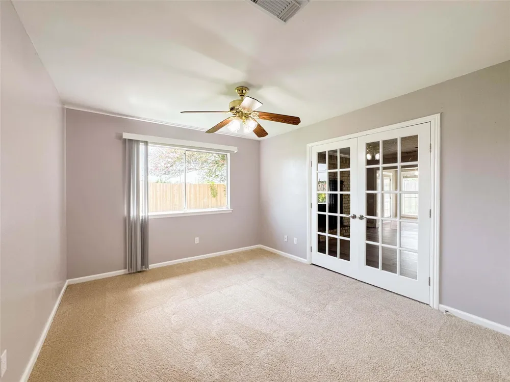 39 Oak Harbor Drive Houston, TX 77062