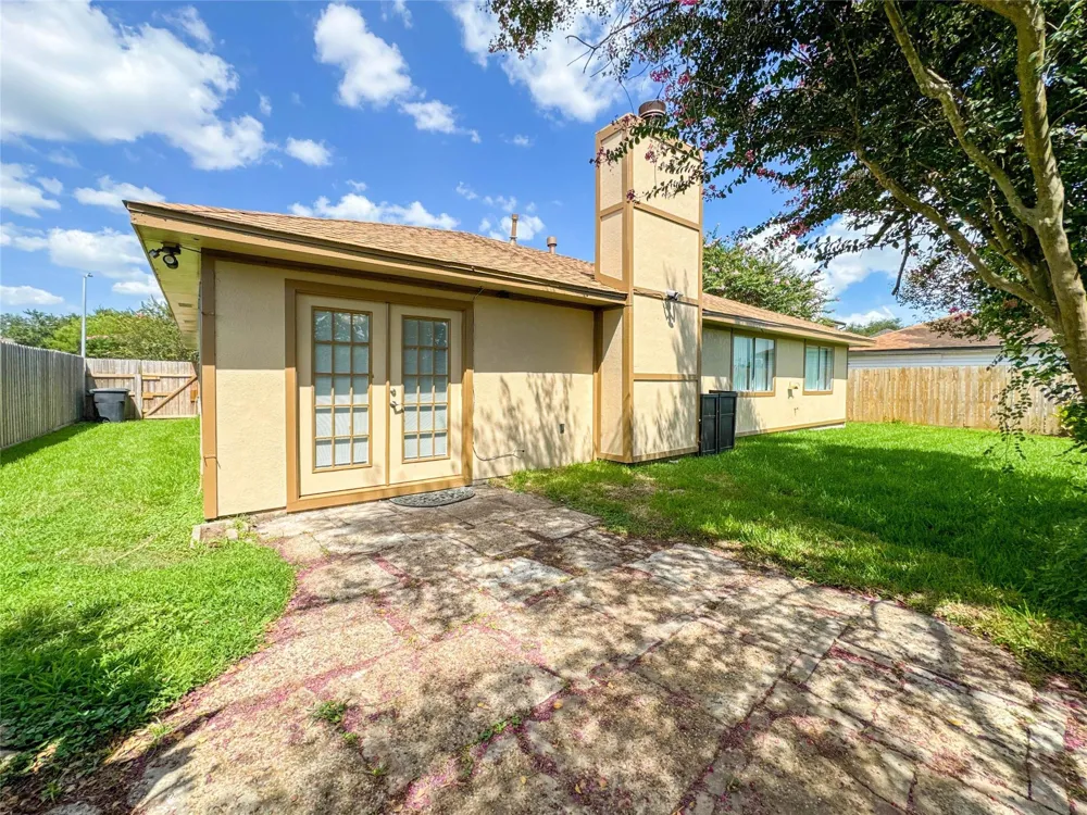 39 Oak Harbor Drive Houston, TX 77062
