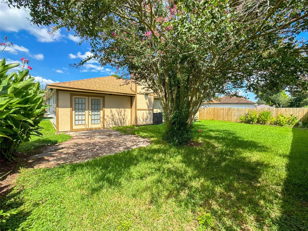 39 Oak Harbor Drive Houston, TX 77062