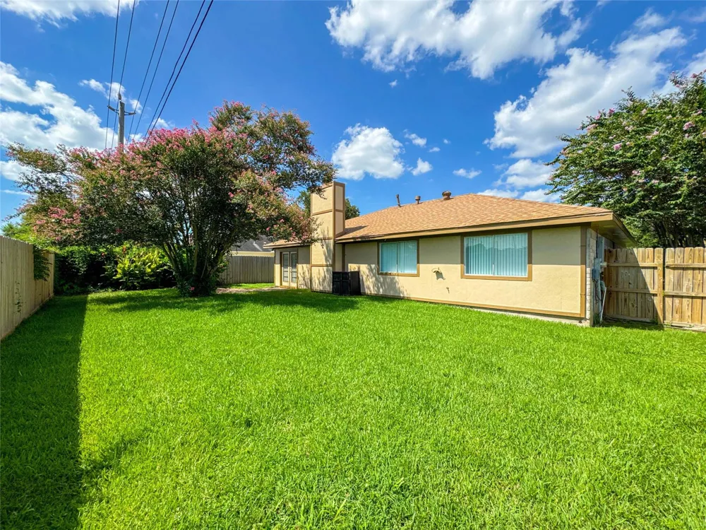 39 Oak Harbor Drive Houston, TX 77062