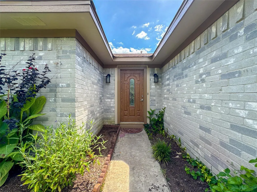 39 Oak Harbor Drive Houston, TX 77062