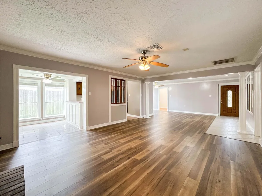 39 Oak Harbor Drive Houston, TX 77062