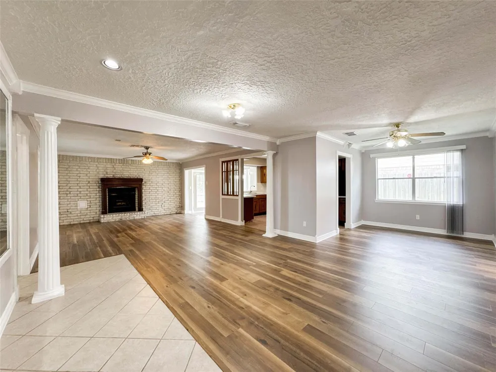 39 Oak Harbor Drive Houston, TX 77062