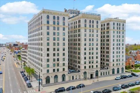 15 E Kirby Street #526