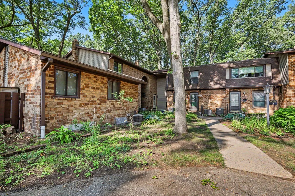 2579 Chatham Woods Drive SE Cascade Charter Township, MI 49546