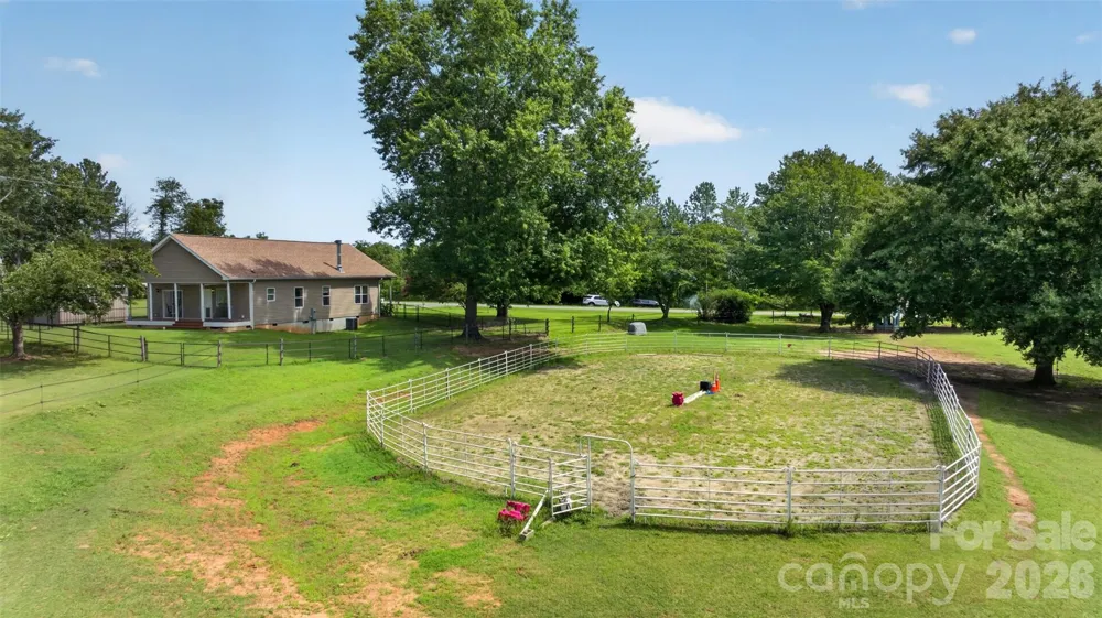 1568 John Smith Road Columbus, NC 28722
