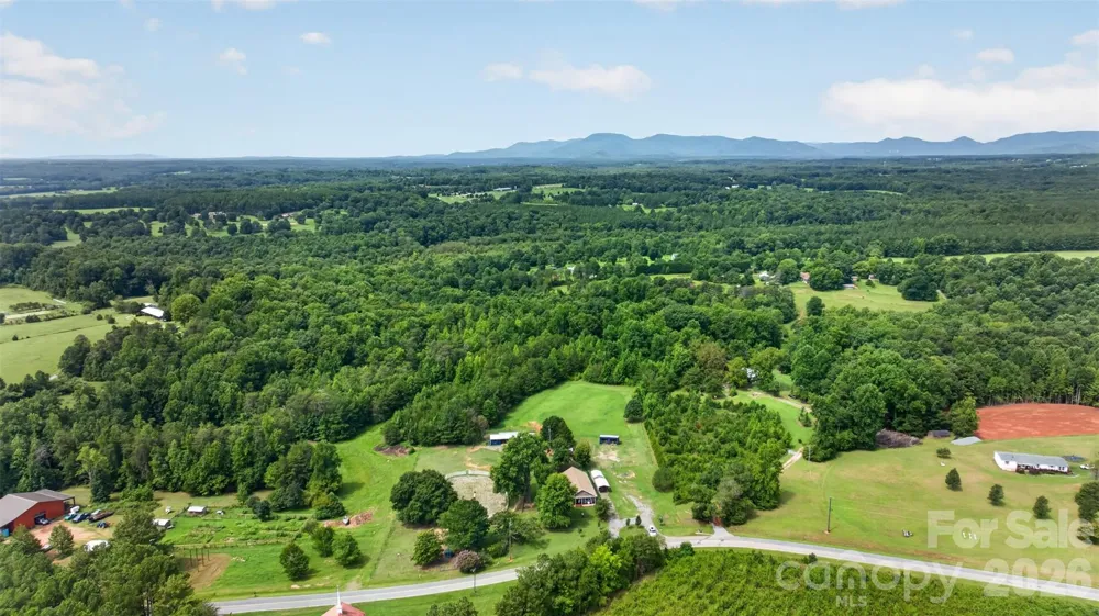 1568 John Smith Road Columbus, NC 28722