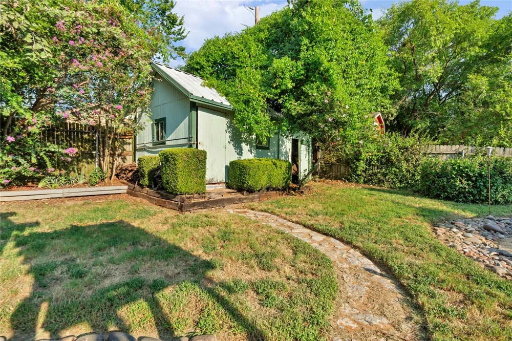 306 Woodlawn Drive Keene, TX 76059