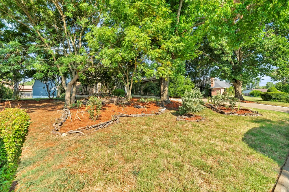 306 Woodlawn Drive Keene, TX 76059