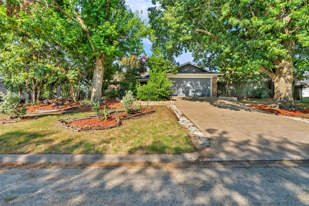 306 Woodlawn Drive Keene, TX 76059