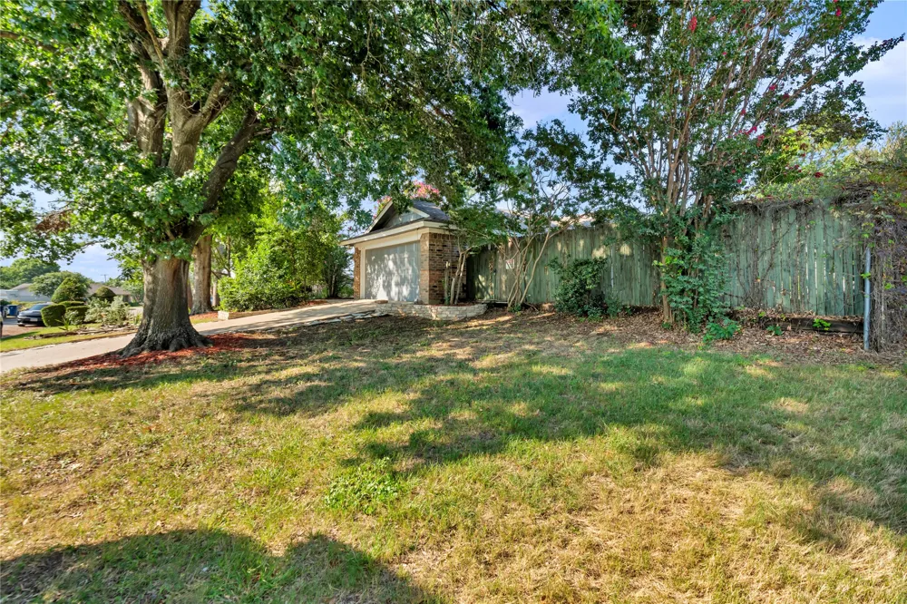306 Woodlawn Drive Keene, TX 76059