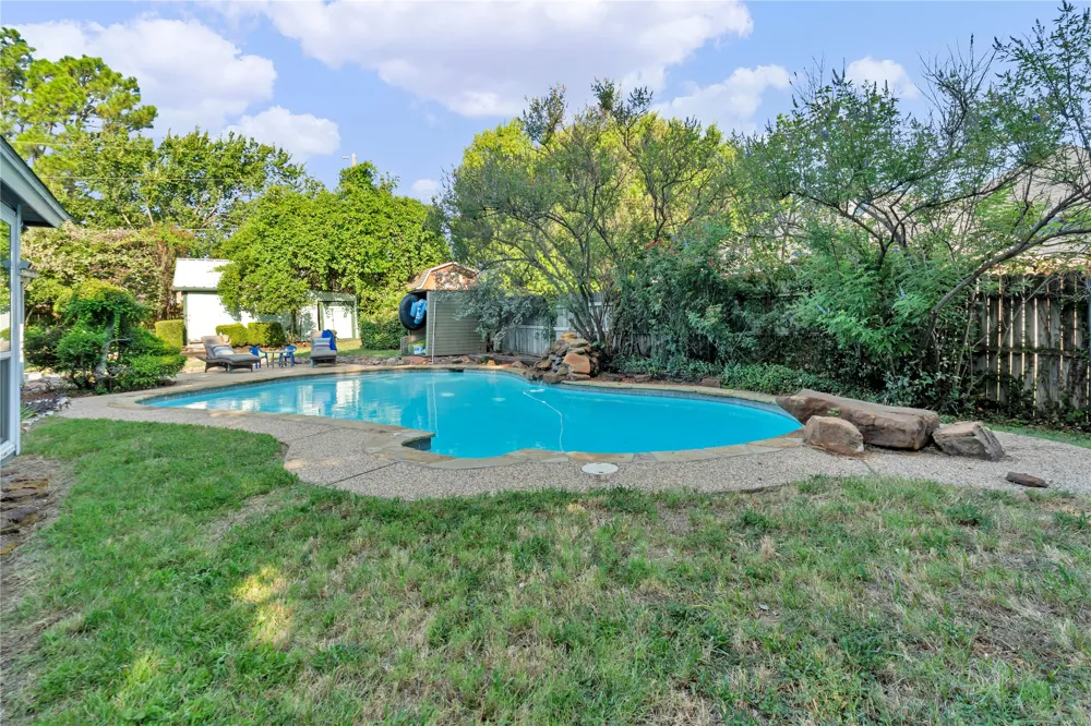 306 Woodlawn Drive Keene, TX 76059