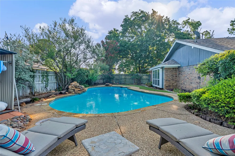 306 Woodlawn Drive Keene, TX 76059