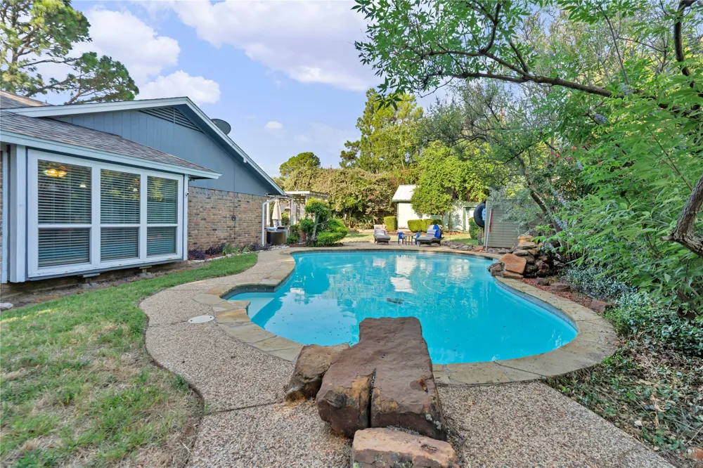 306 Woodlawn Drive Keene, TX 76059