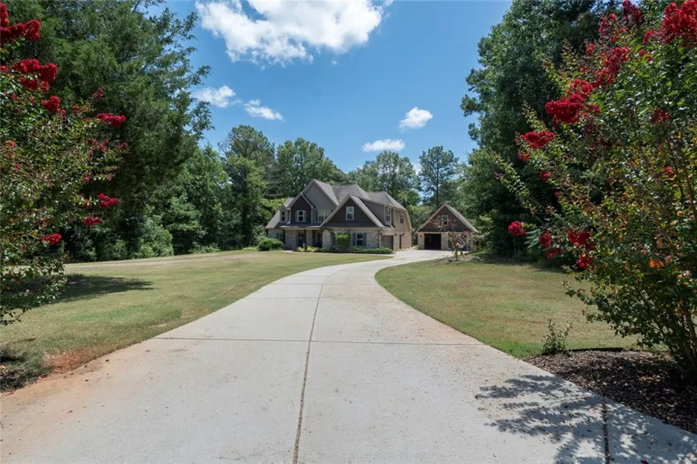 155 Chantilly Lane Fayetteville, GA 30215
