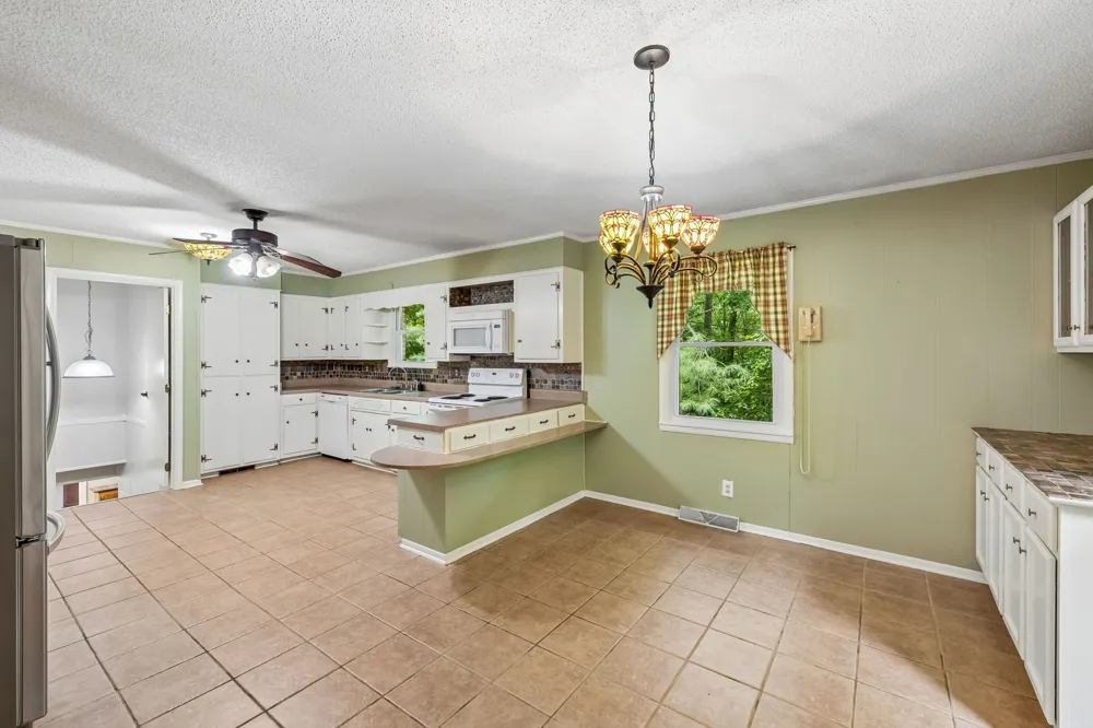 302 W Point Dr Lafayette, TN 37083
