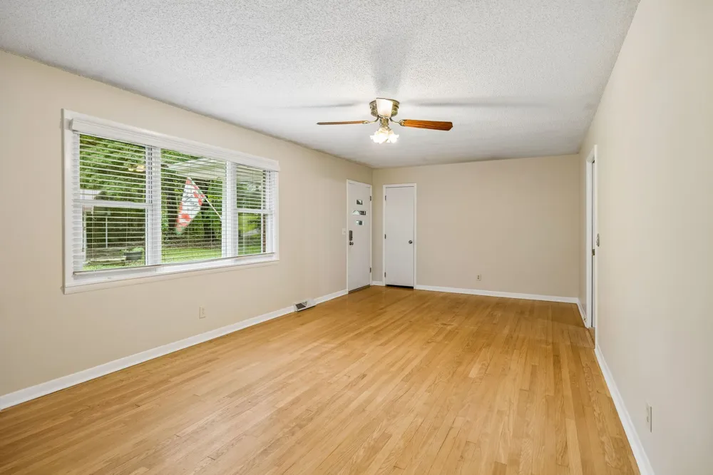 302 W Point Dr Lafayette, TN 37083