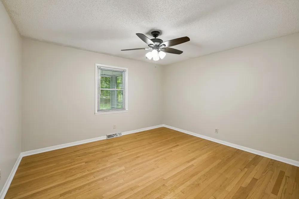 302 W Point Dr Lafayette, TN 37083