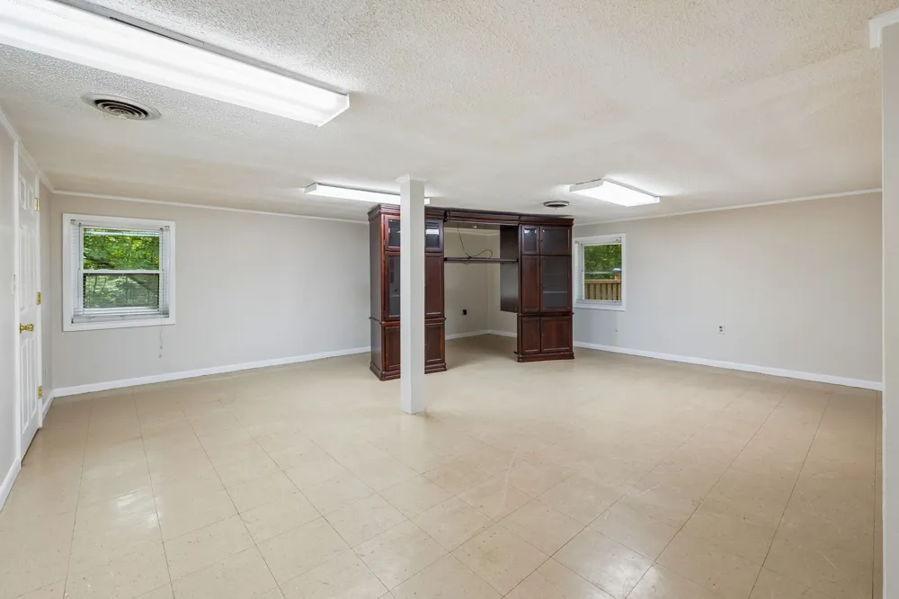 302 W Point Dr Lafayette, TN 37083