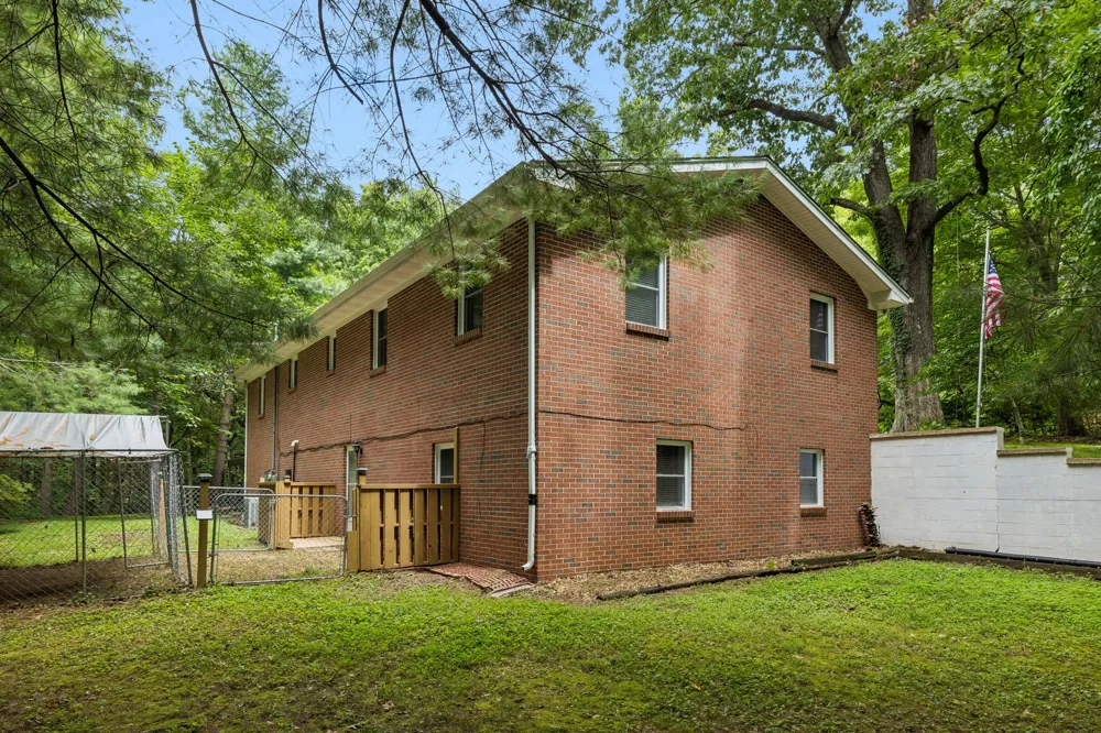 302 W Point Dr Lafayette, TN 37083